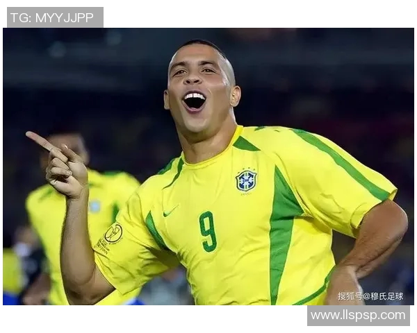 足球巨星年满三十二岁正值黄金时期迎来巅峰与挑战并存时刻 足球巨星年满三十二岁正值黄金时期迎来巅峰与挑战并存时刻